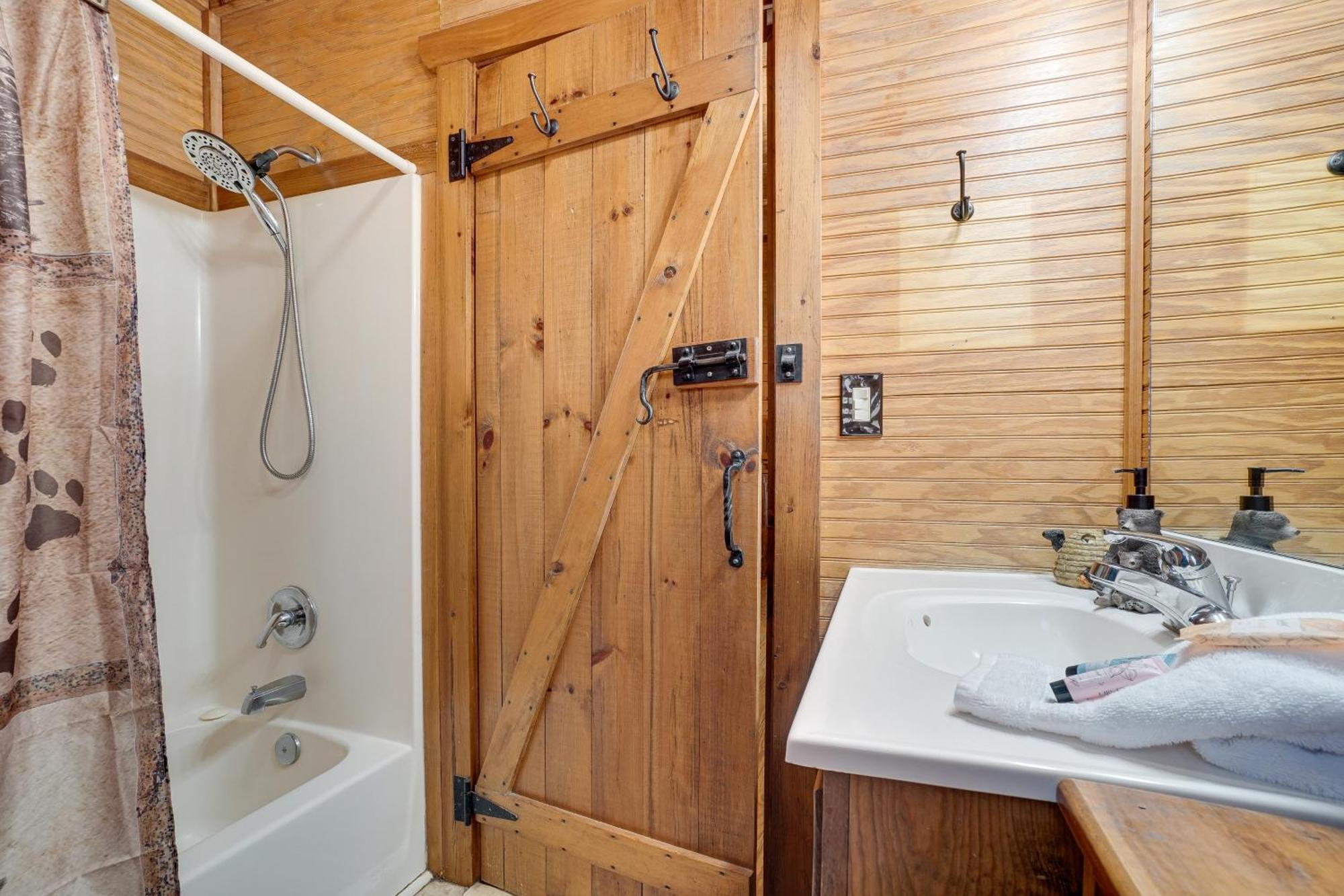 Secluded Family Retreat In Dahlonega With Hot Tub! Villa ภายนอก รูปภาพ